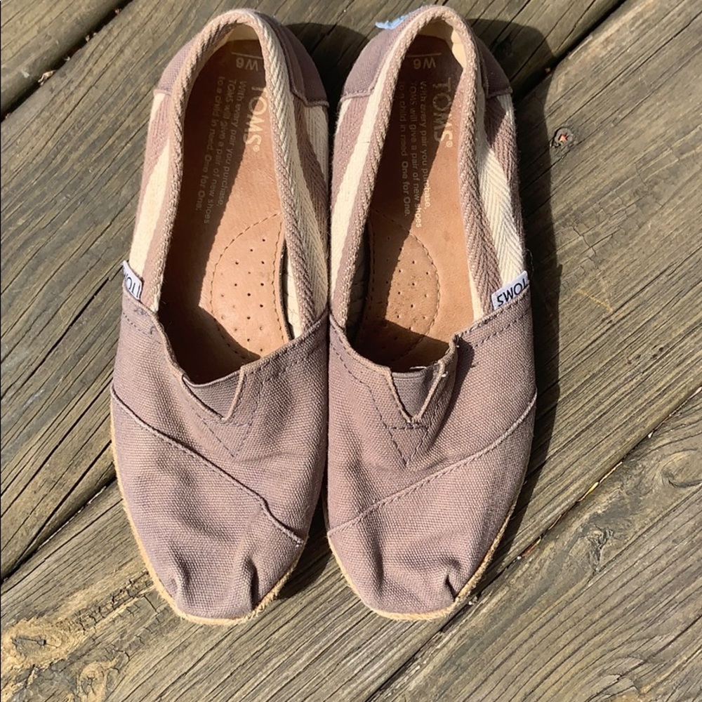 Toms shoes size 6